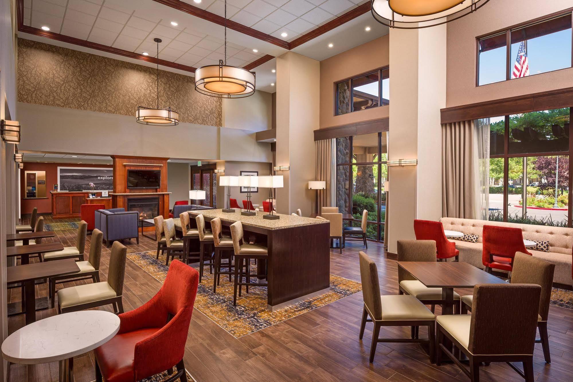 Hampton Inn & Suites Windsor-Sonoma Wine Country Buitenkant foto