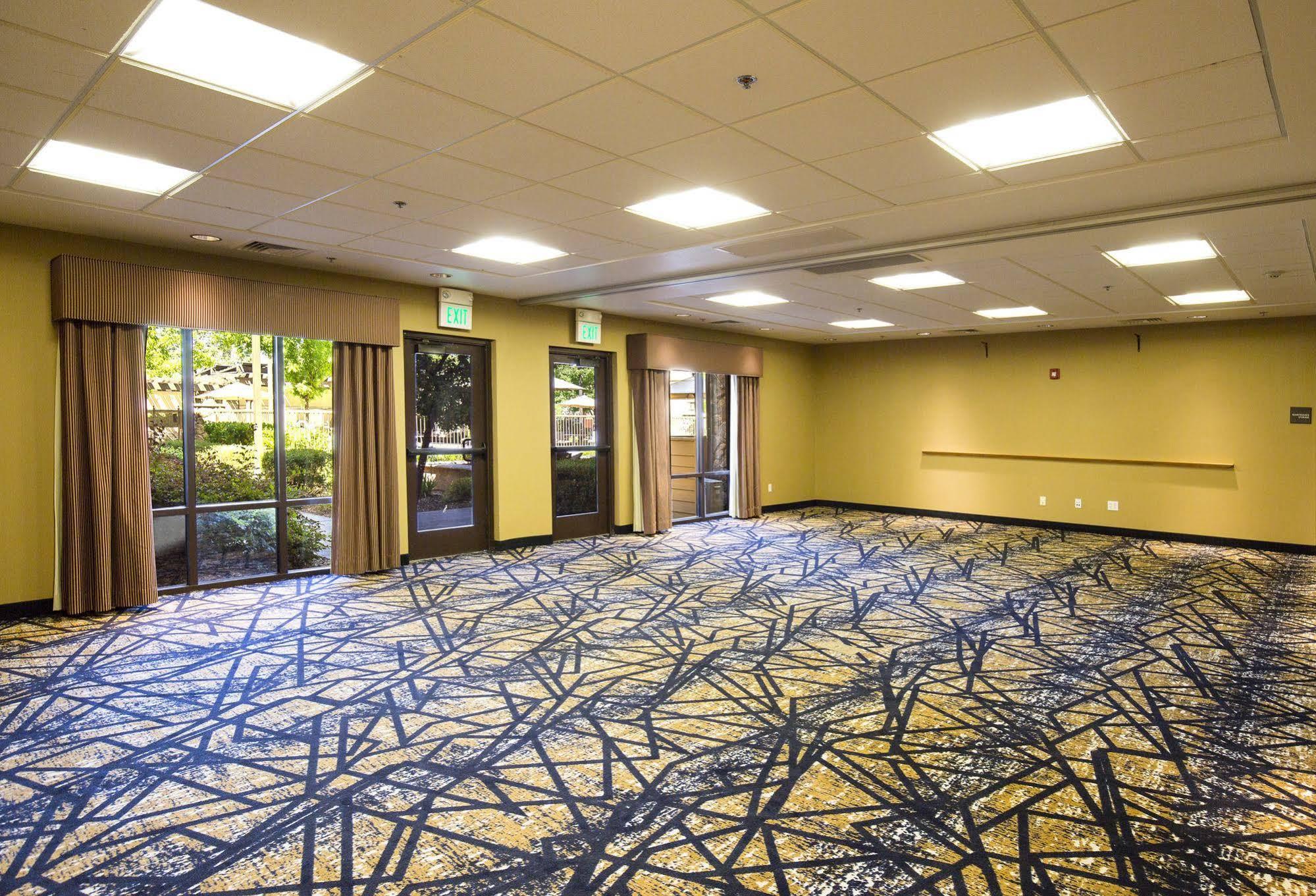 Hampton Inn & Suites Windsor-Sonoma Wine Country Buitenkant foto