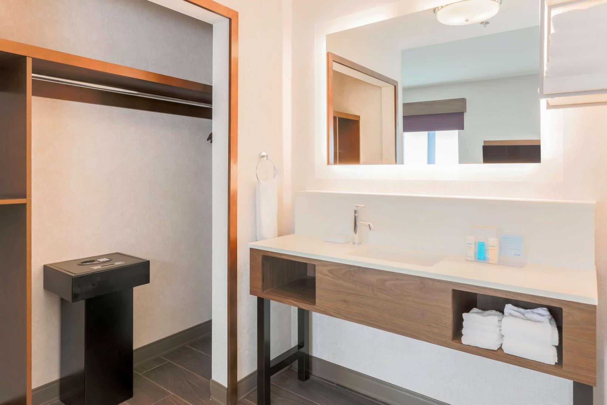 Hampton Inn & Suites Windsor-Sonoma Wine Country Buitenkant foto