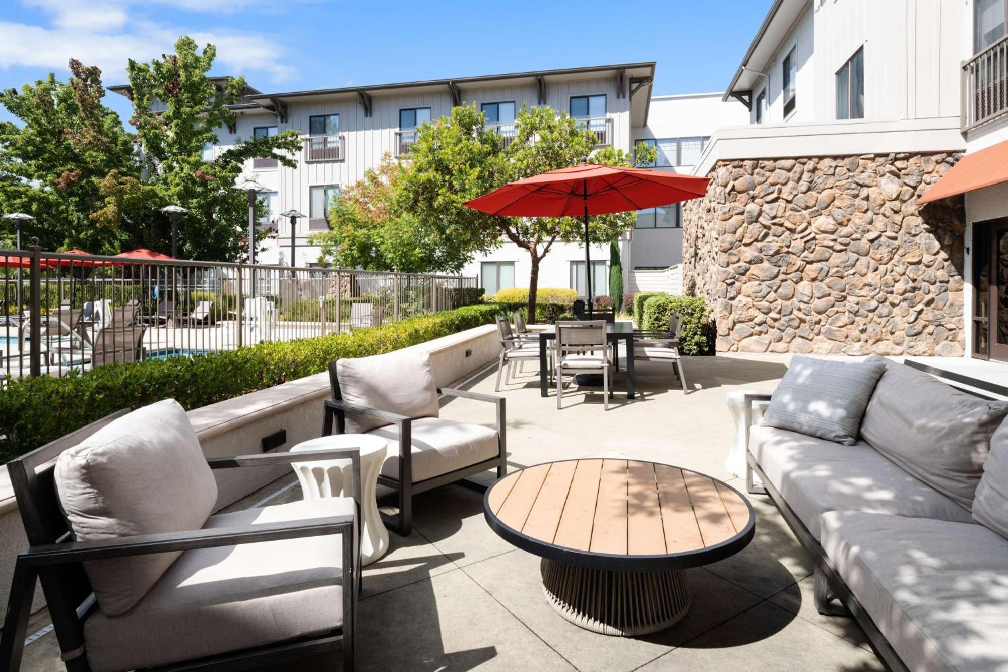 Hampton Inn & Suites Windsor-Sonoma Wine Country Buitenkant foto