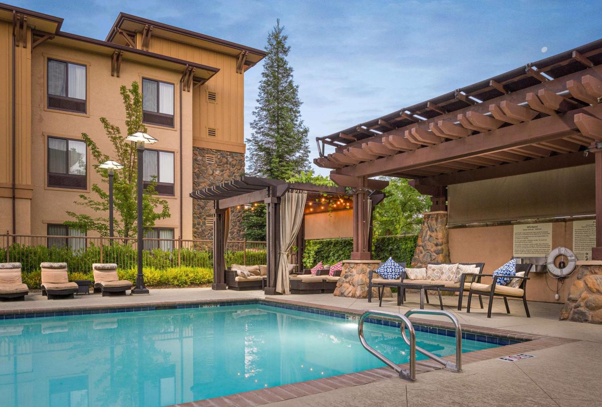Hampton Inn & Suites Windsor-Sonoma Wine Country Buitenkant foto