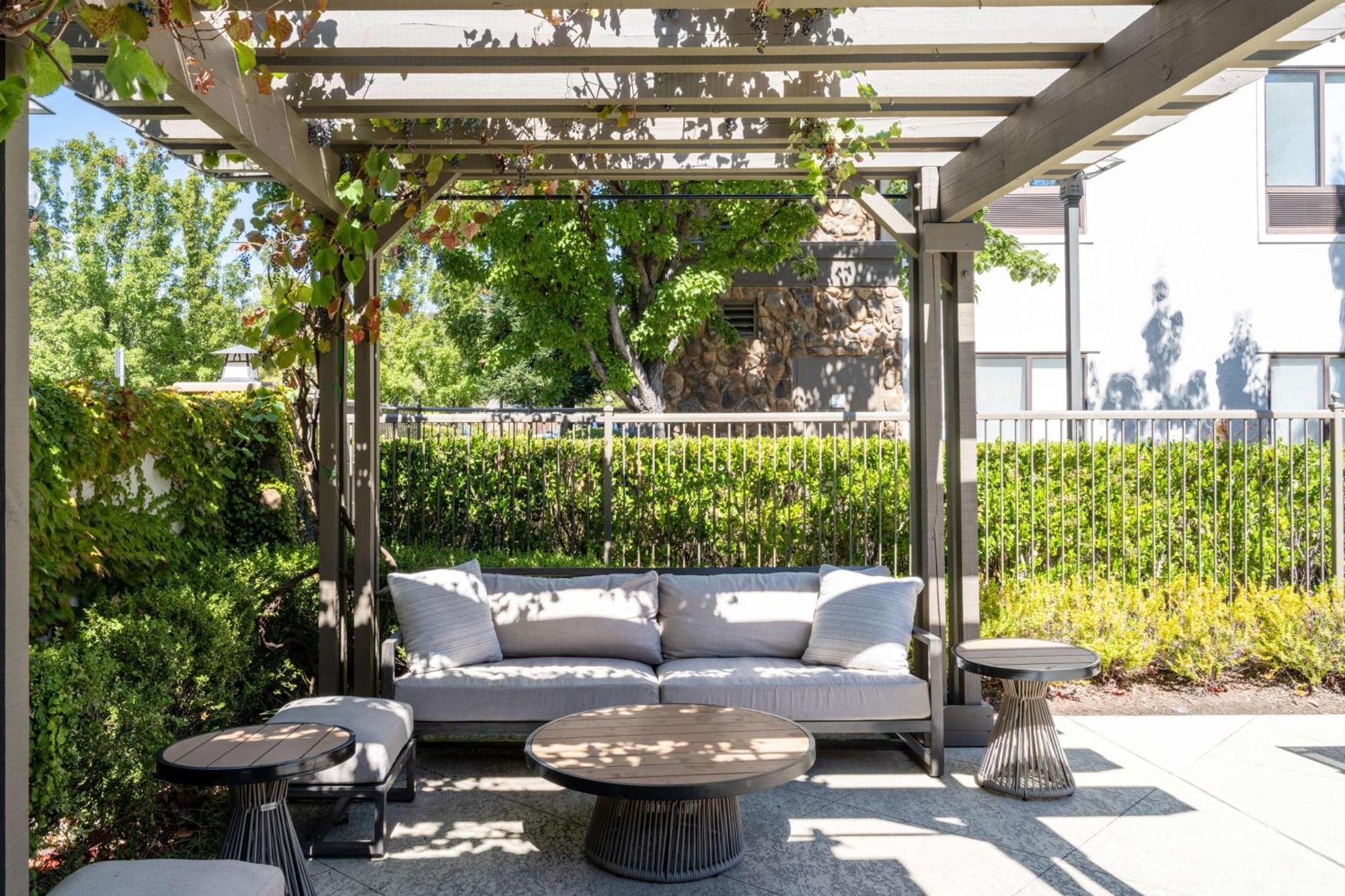 Hampton Inn & Suites Windsor-Sonoma Wine Country Buitenkant foto