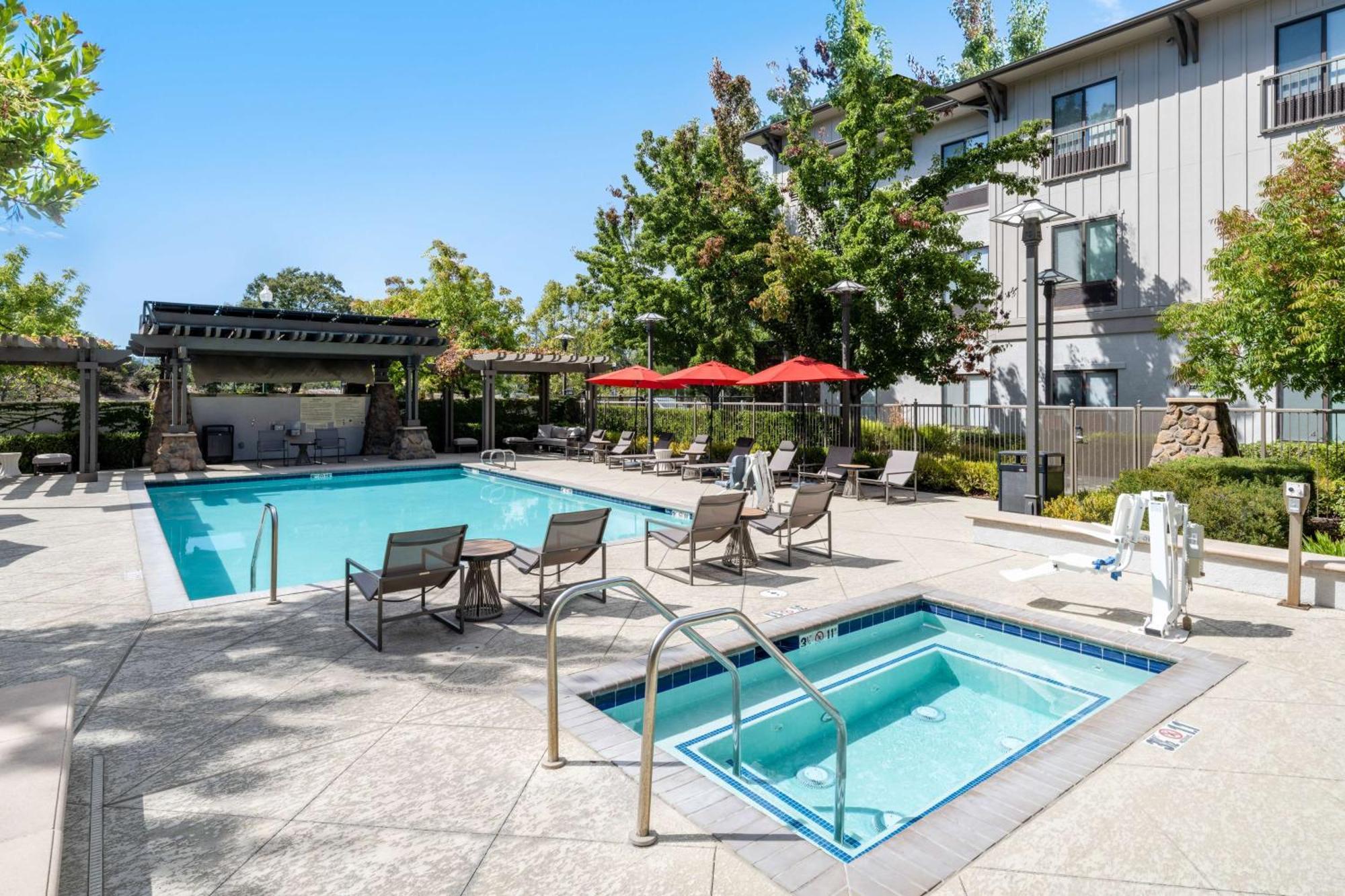 Hampton Inn & Suites Windsor-Sonoma Wine Country Buitenkant foto