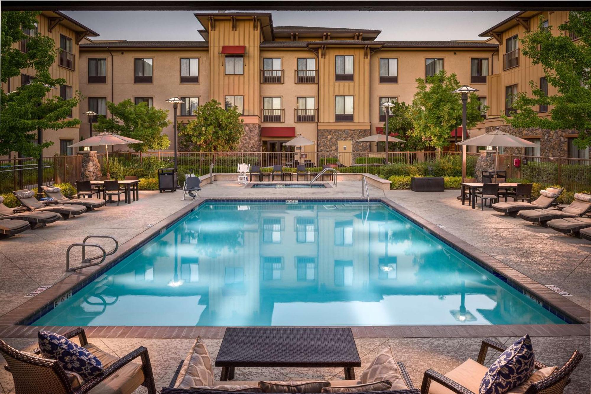 Hampton Inn & Suites Windsor-Sonoma Wine Country Buitenkant foto