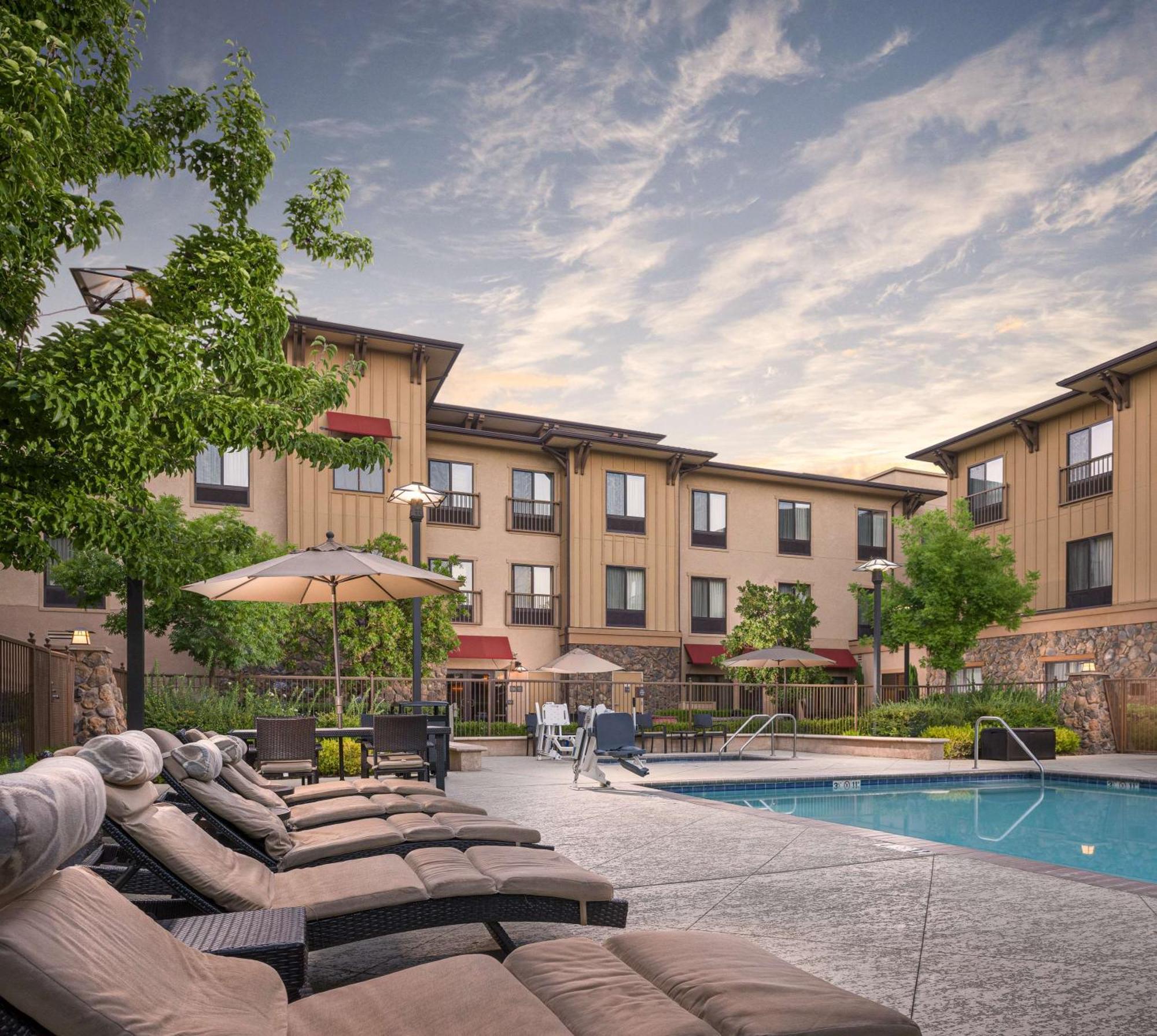 Hampton Inn & Suites Windsor-Sonoma Wine Country Buitenkant foto