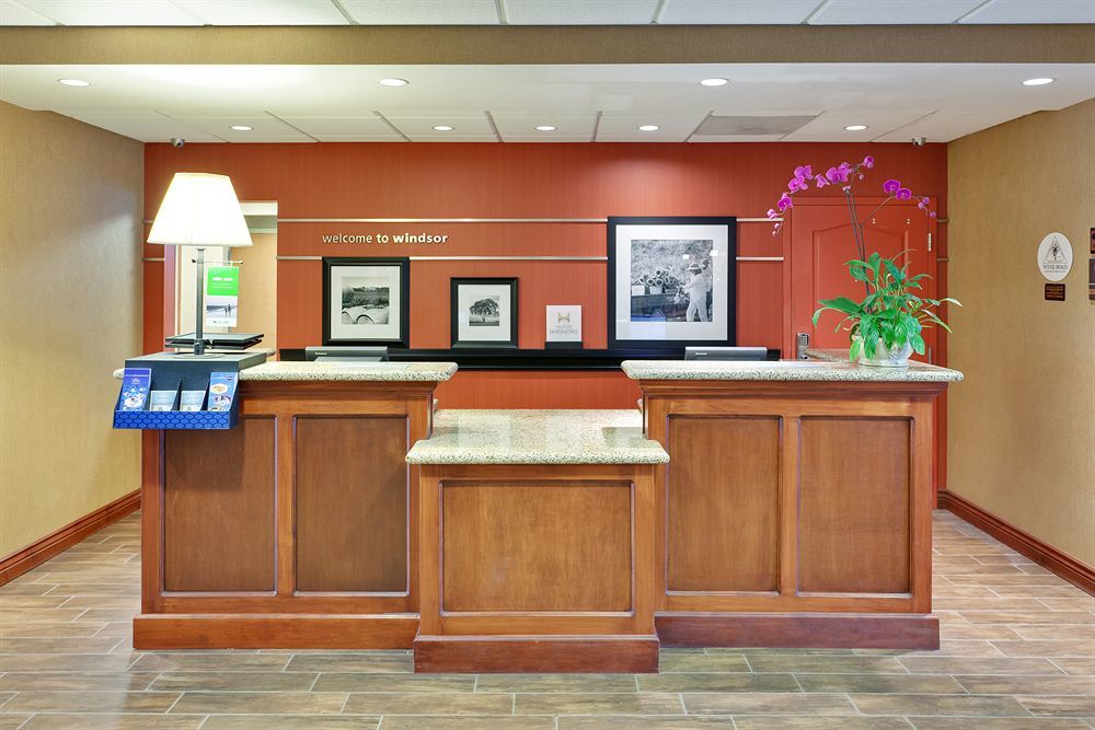 Hampton Inn & Suites Windsor-Sonoma Wine Country Buitenkant foto