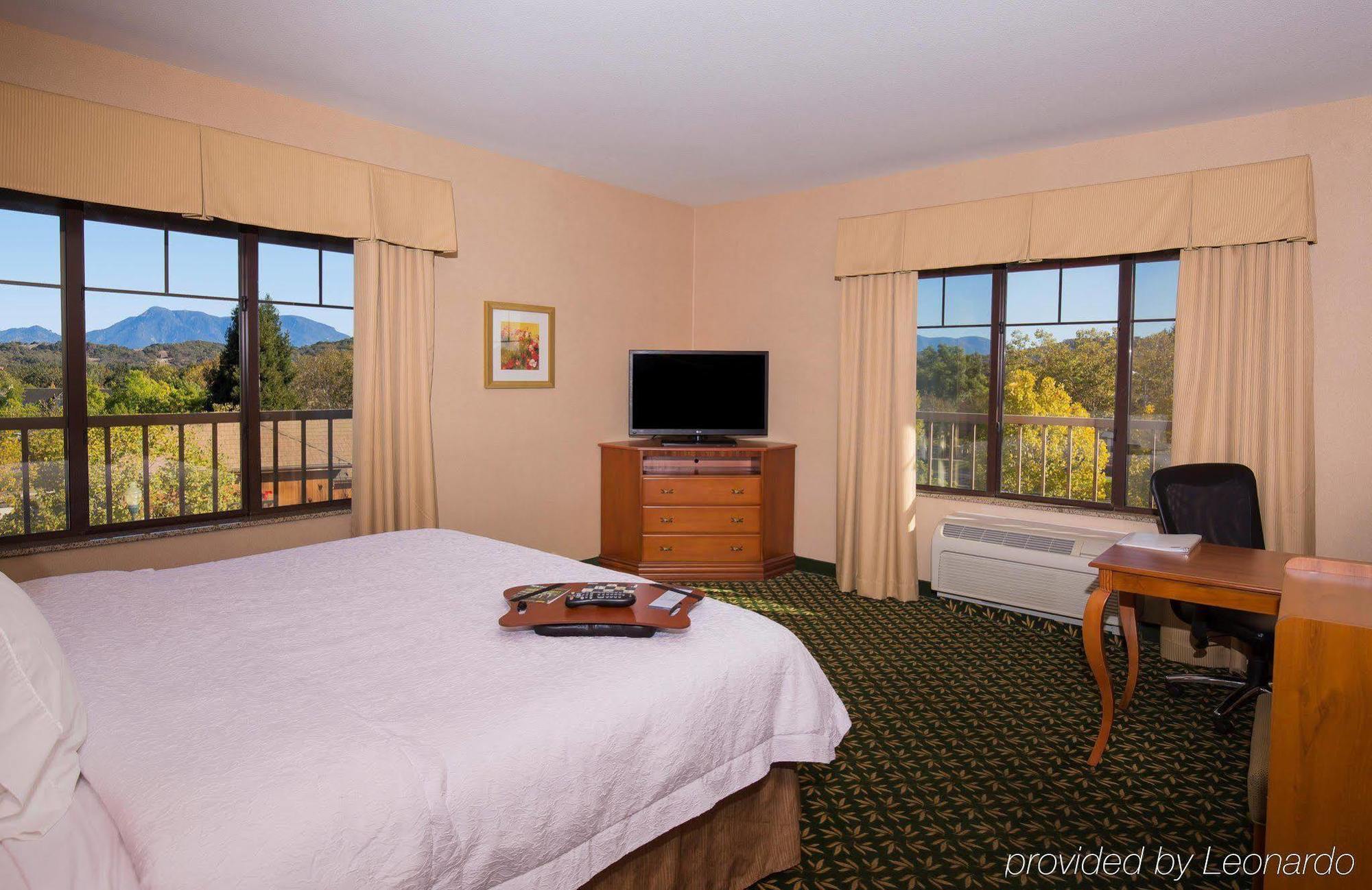 Hampton Inn & Suites Windsor-Sonoma Wine Country Buitenkant foto